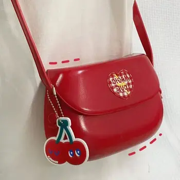 Sevimli Kırmızı Kiraz Vintage Nakış Pu Deri Yüksek Kapasiteli Eyer Çantası askılı çanta saklama çantası Kadın Çantası Çanta omuzdan askili çanta