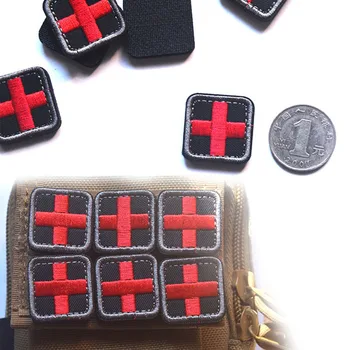 Mini 3D PVC Kauçuk Kırmızı Haç Bayrağı İsviçre İsviçre Çapraz Medic Paramedik Taktik Ordu Rozeti
