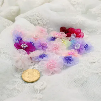 40 adet/grup 2cm Mix Renkler Boncuklu Organze Çiçekler El Yapımı Mini Küçük çiçek kafa Karalama Defteri Düğün Şeker Hediye Kutusu Dekorasyon